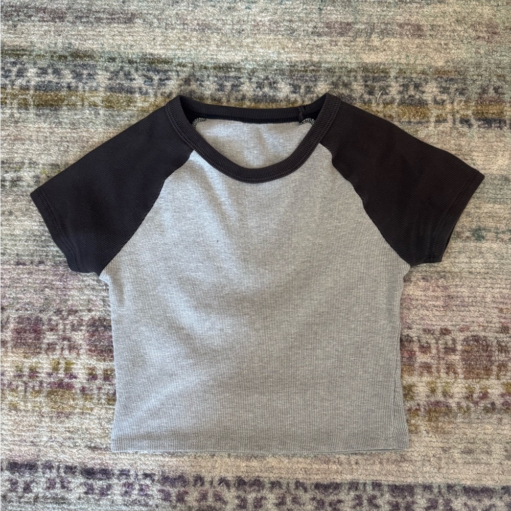 Women’s Gray and Black Raglan Crop Top